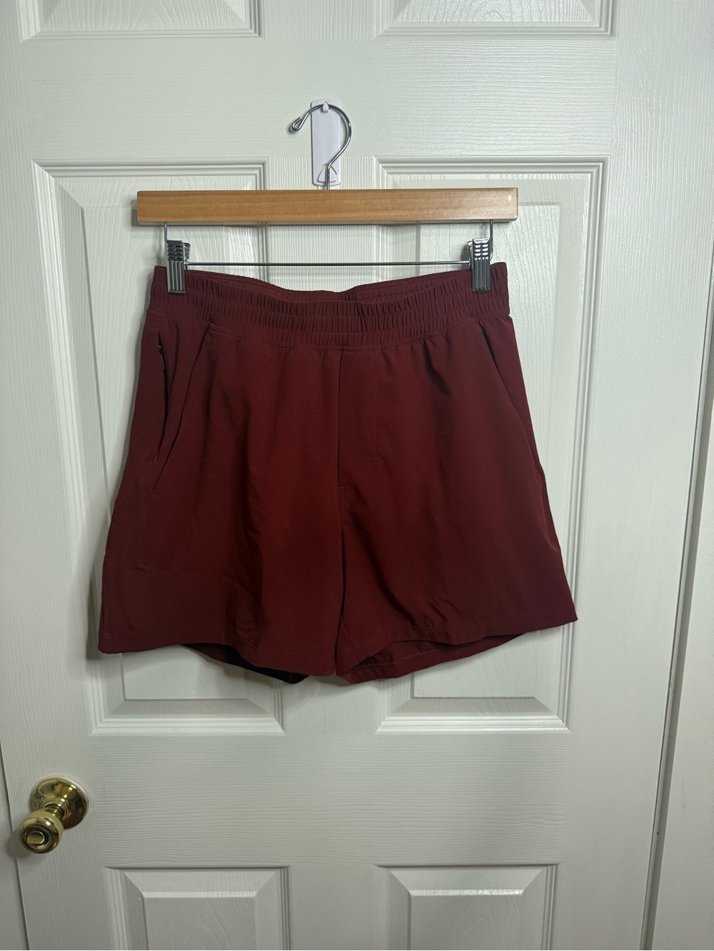 LULULEMON men’s 5 inch liner less pace beaker shorts.